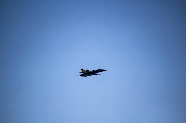 Rcaff Cf-18, Bcatp boyasıyla tek başına hava tatbikatı yapıyor. 