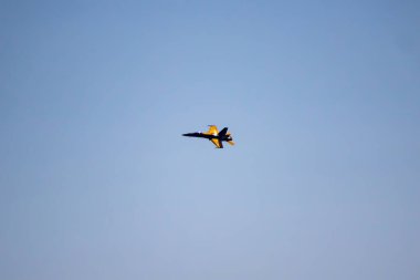 Rcaff Cf-18, Bcatp boyasıyla tek başına hava tatbikatı yapıyor. 