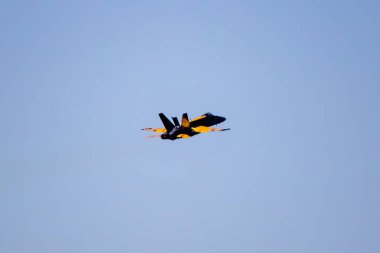 Rcaff Cf-18, Bcatp boyasıyla tek başına hava tatbikatı yapıyor. 