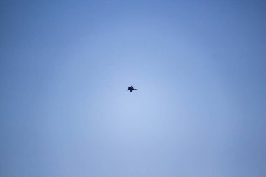 Rcaff Cf-18, Bcatp boyasıyla tek başına hava tatbikatı yapıyor. 