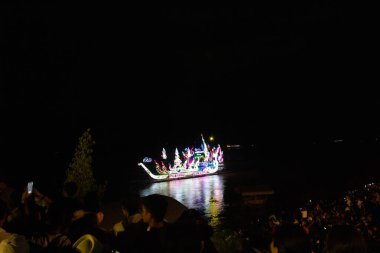 Naga Ateştopu Festivalinde Parlak Madalyalı Tekneler, Nong Khai Th