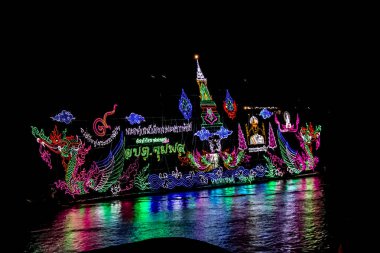Naga Ateştopu Festivalinde Parlak Madalyalı Tekneler, Nong Khai Th