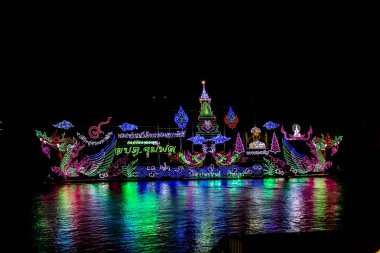 Naga Ateştopu Festivalinde Parlak Madalyalı Tekneler, Nong Khai Th