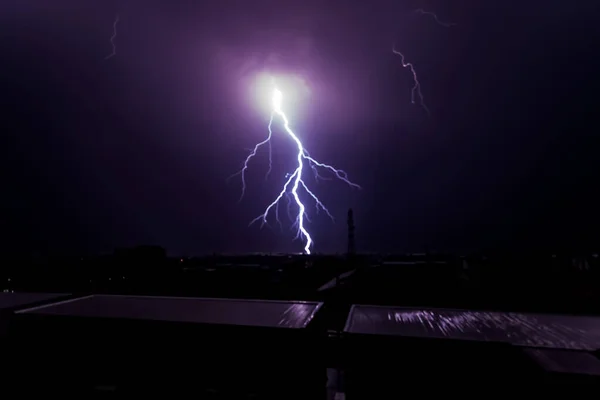 An intense lightning strike over the skies in Bangkok — Stock Photo, Image
