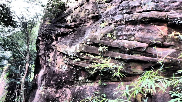 泰国Bueng Kan Phu Sing国家公园的风蚀山岩 — 图库照片