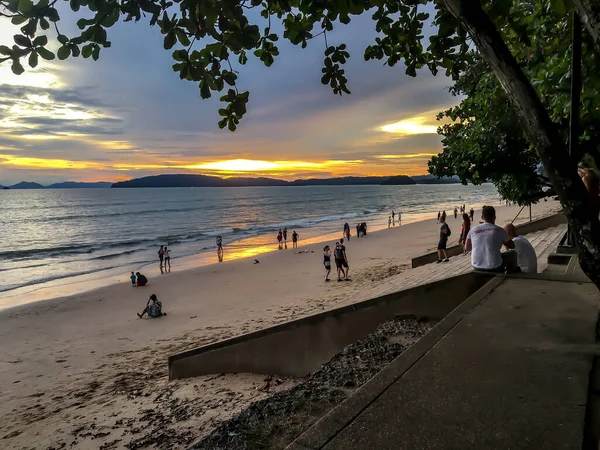 Orange Sunset Shores Nang Beach Illuminates Skies Water Mixture Blues — Stock Photo, Image