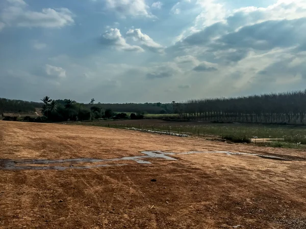 Um campo vazio em Udon Thani Tailândia — Fotografia de Stock