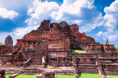 Tarihi Ayutthaya kentinde yıkılan yapılar