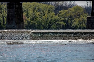 Büyük Nehirdeki Küçük Baraj, Caledonia Ontario, Kanada