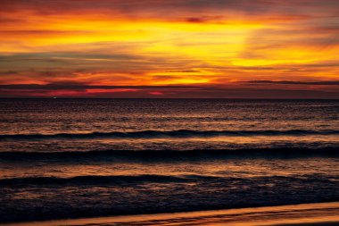 Gün batımından sonra boyalı bir gökyüzü ortaya çıktı.