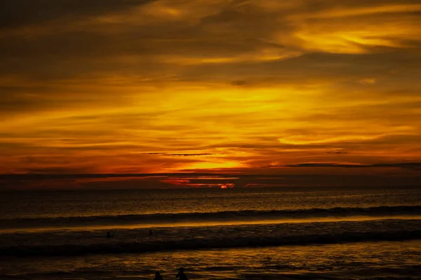 Après le coucher du soleil un ciel peint révélé — Photo