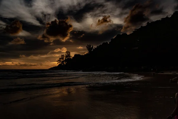 Egy Fenséges Arany Naplemente Északi Pont Felett Karon Beach Phuket — Stock Fotó