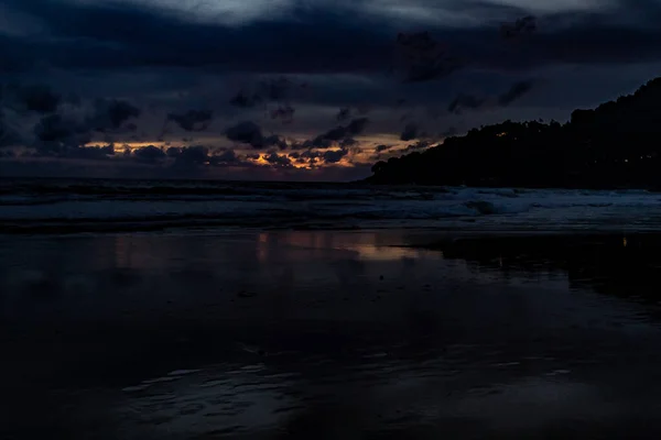 Coucher Soleil Sombre Extrémité Nord Karon Beach Phuket Thaïlande Soleil — Photo