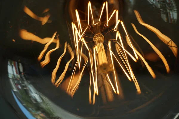 Increíble Corriente Eléctrica Espiral Dentro Una Bombilla Luz Cristalina Retro — Foto de Stock