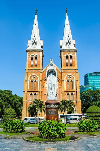 Virgen María Frente Basílica San Notre Dame Ciudad Chi Minh —  Fotos de Stock