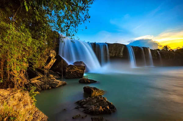 Wodospad Nur Bryka Zachód Słońca Prowincji Dak Lak Wietnam — Zdjęcie stockowe