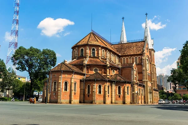 Hochiminh City, Vietnam Notre Dame Katedrali. Onun yapılı içinde Fransız hakimiyeti ve ünlü seyahat yer.