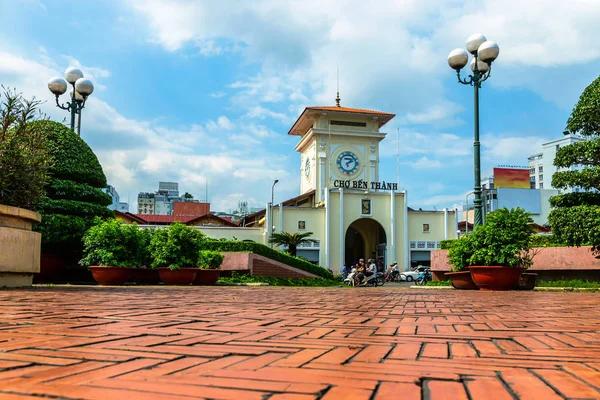 Ben Thanh market Hochiminh city, Vietnam. Onun yapılı içinde Fransız hakimiyeti ve şehir sembolü.