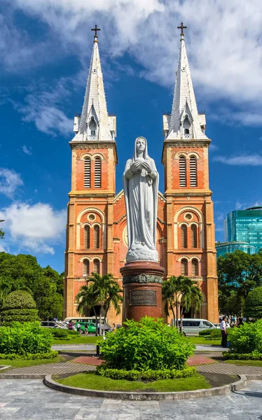 Hochiminh City - Vietnam: Notre Dame Katedrali Ho Chi Minh City, Vietnam. Fransız hakimiyeti yılda inşa 1880 ve tasarlanmış tarafından J. Bourard mimar.