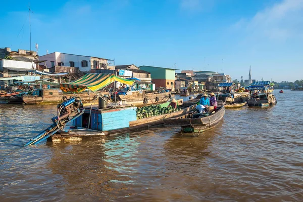 ティエン省 ベトナム 食品と野菜 Cai ティエンザン省 ベトナムの水上マーケットにアンカー ボート — ストック写真