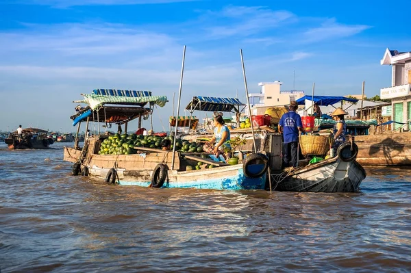 Tien Giang-Vietnam: gıda ve sebze Cai olmak, Tien Giang il, Vietnam kayan piyasada ankraj tekneler.