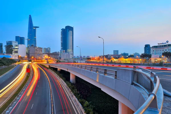 Hochiminh City - Vietnam: şehir manzara Ben Nghe kanal Hochiminh City, Vietnam. Hochiminh en büyük şehir ve Vietnam ekonomik Merkezi şehridir.