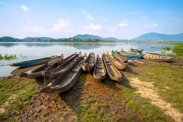 Dak Lak ベトナム 木製の釣りボート湖 Lak ダクラク省 ベトナムでの固定 — ストック写真