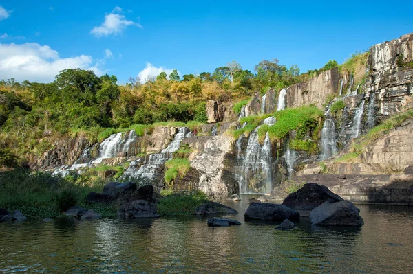 Berömda Pongour vattenfall — Stockfoto