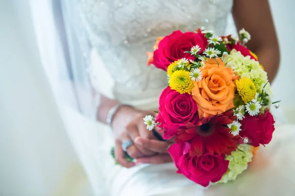 Orange, yellow, white wedding bouquet — Stock Photo, Image