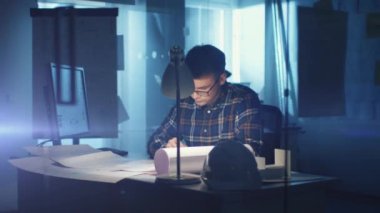 Geç saatlere kadar ofisinde çalışan genç yetenekli mimari mühendis. Office karanlık sadece O'nun masa ışık üzerinde olmasıdır. Çeşitli planları ve masanın üzerinde yatan Blueprints. O onun Not Defteri'nde onun hesaplamalar yazıyor.