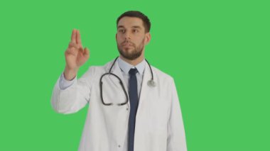 Yakışıklı doktor Swiping yapma ve yeşil ekran arka plan üzerinde ayakta iken dokunmadan jestleri orta atış.