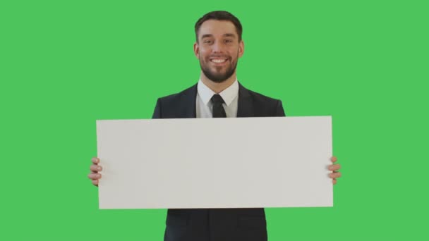 Medium Shot of a Smiling Businessman Holding Poster / Placard. Tiro em uma tela verde . — Vídeo de Stock