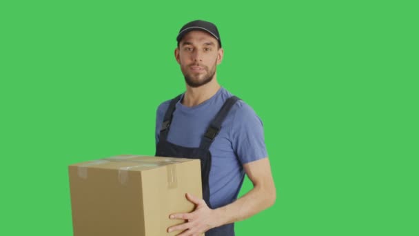 Mid Shot of a Handsome Loader Handing in Cardboard Box. Tiro con fondo de pantalla verde . — Vídeos de Stock