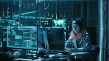 Genç hacker takımının başarılı bir şekilde küresel altyapı sunucuları, saldırı onlar çak bir beşlik. Sahne-in ilerleme içinde kesmek gösterilen ekran: yürütme ve erişim izni güvenlik açığından yararlanılan. 