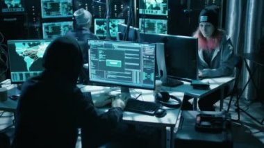 Takım uluslararası aranan hacker Teem kurumsal sunuculara gelişmiş Malware saldırı düzenlemek. Karanlık bir yerdir ve sahip birden fazla görüntüler.