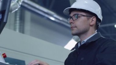 Mühendis Cnc makine fabrikası kurma zor şapka