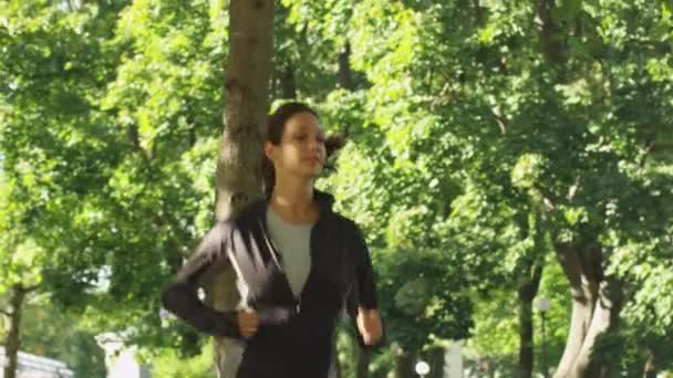 Attractive Woman and Man Running Together at Park in Bright Sunny Day. — Stock Video