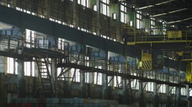 Taşıma sırasında endüstriyel elektromıknatıs vinç