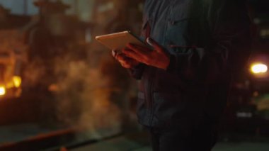 Tablet Pc kullanarak döküm içinde gözlük mühendislik. Çevre Sanayi.