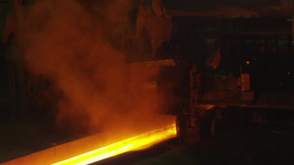 Maquinaria de industria pesada Procesamiento de quemaduras fundidas Hot Metal Bar . — Vídeos de Stock