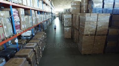 Hava dron vurdu içinde lojistik ambar