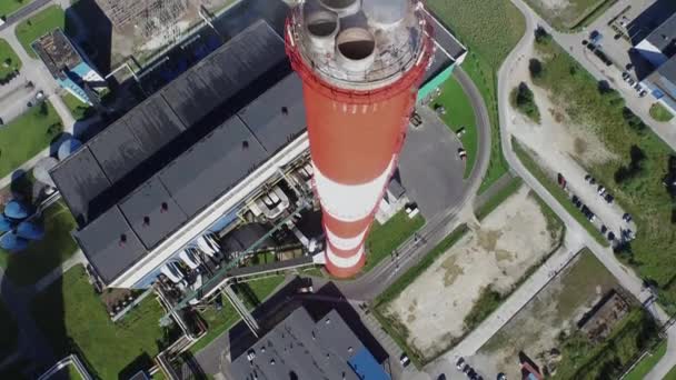 Aerial Overhead Shot de Chimenea en el Área Industrial — Vídeos de Stock