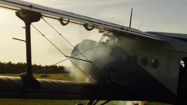 Moteur de démarrage de l'avion hélice . — Video