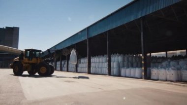 Forklift yükleyici yükleme kargo torbaları.