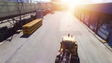 Forklift Loader kargo limanında hava uçak atış