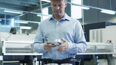 Mühendisi olarak baret ayrıntı ve fabrika ölçme