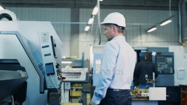 Ayarı kadar Cnc Torna makine ve fabrika mühendisidir