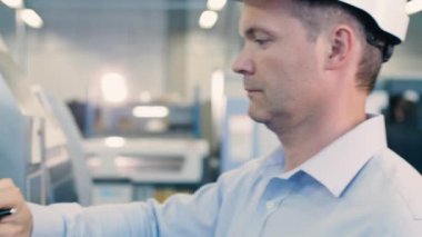 Ayarı kadar Cnc Torna makine ve fabrika mühendisidir