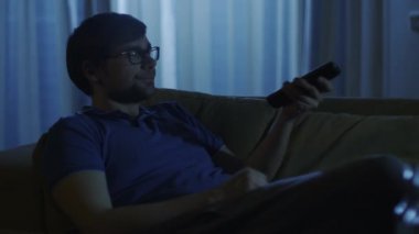 Adam anahtarlama Tv kanalları geceleri oluyor.