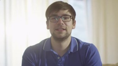 Video konferans sahip biri.